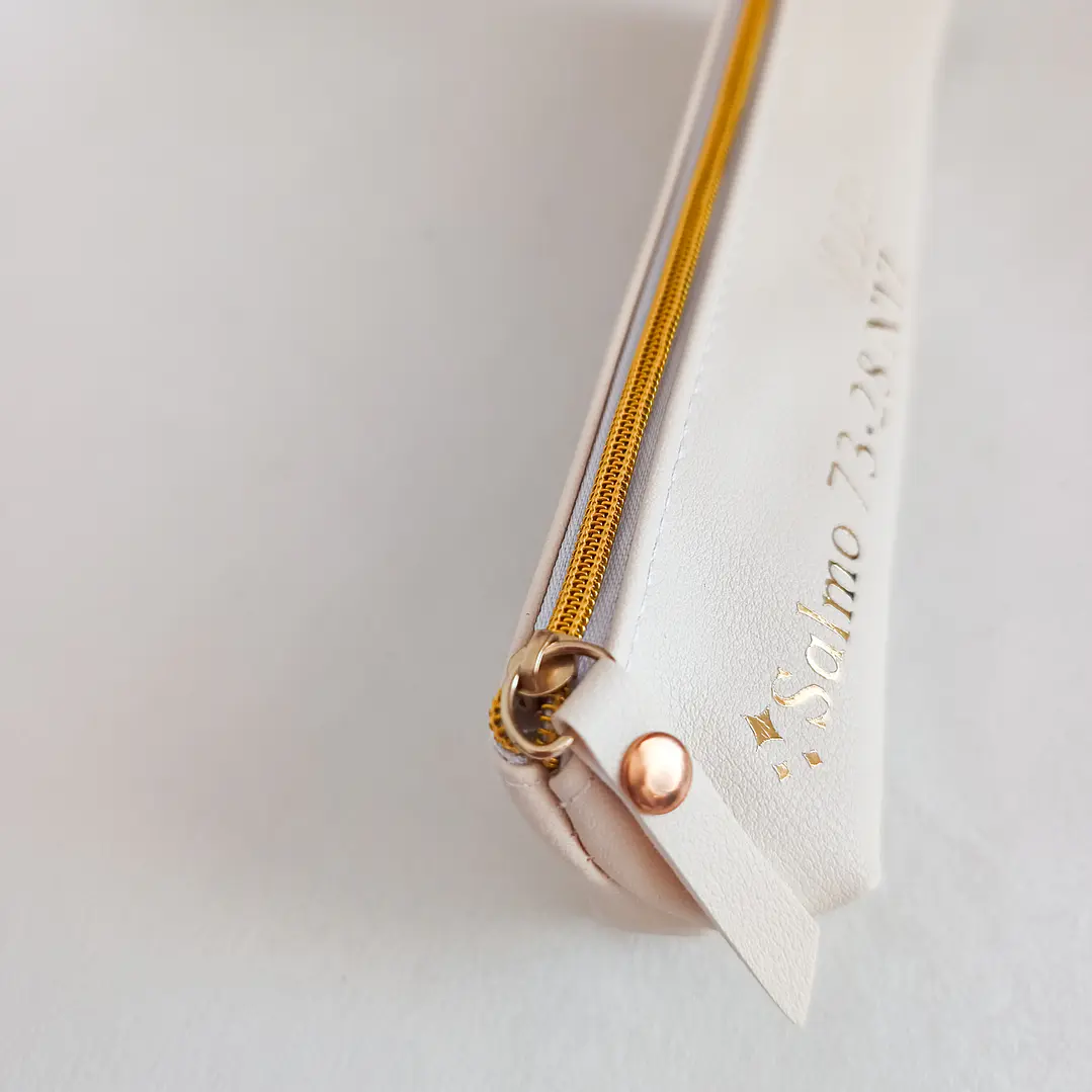 Estuche de Cuerina “Para mí el bien es estar cerca de Dios” 8