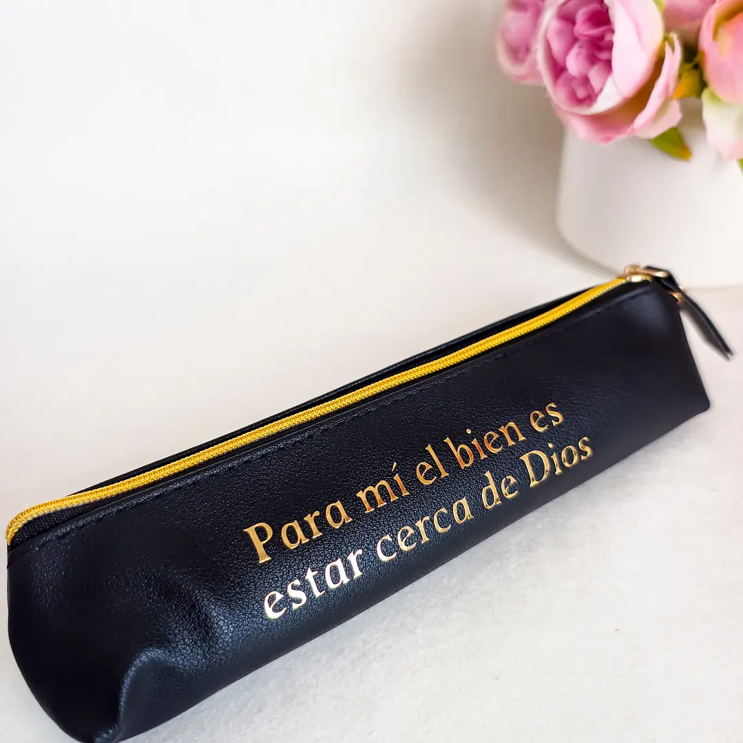 Estuche de Cuerina “Para mí el bien es estar cerca de Dios” 2