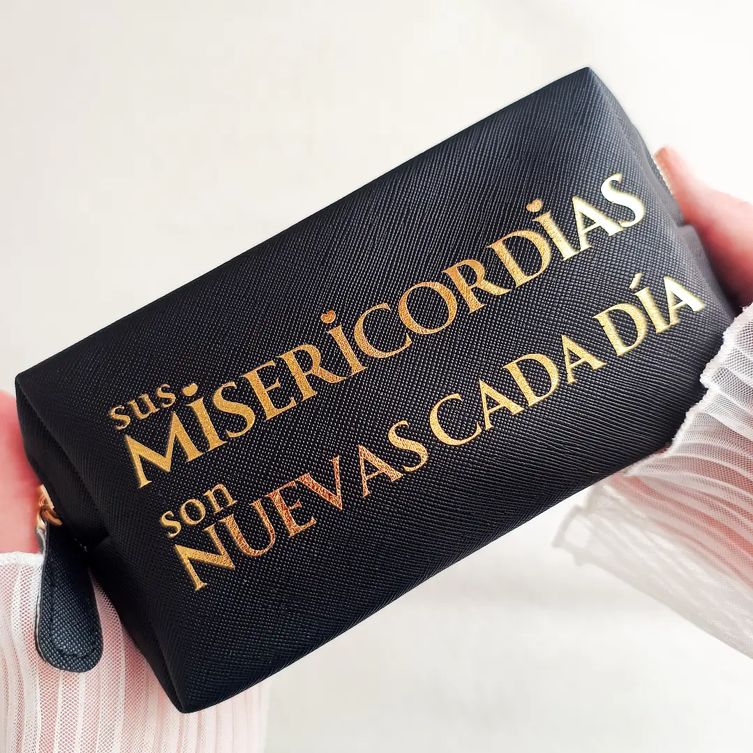 Estuche Neceser “Sus misericordias son nuevas cada día” 10
