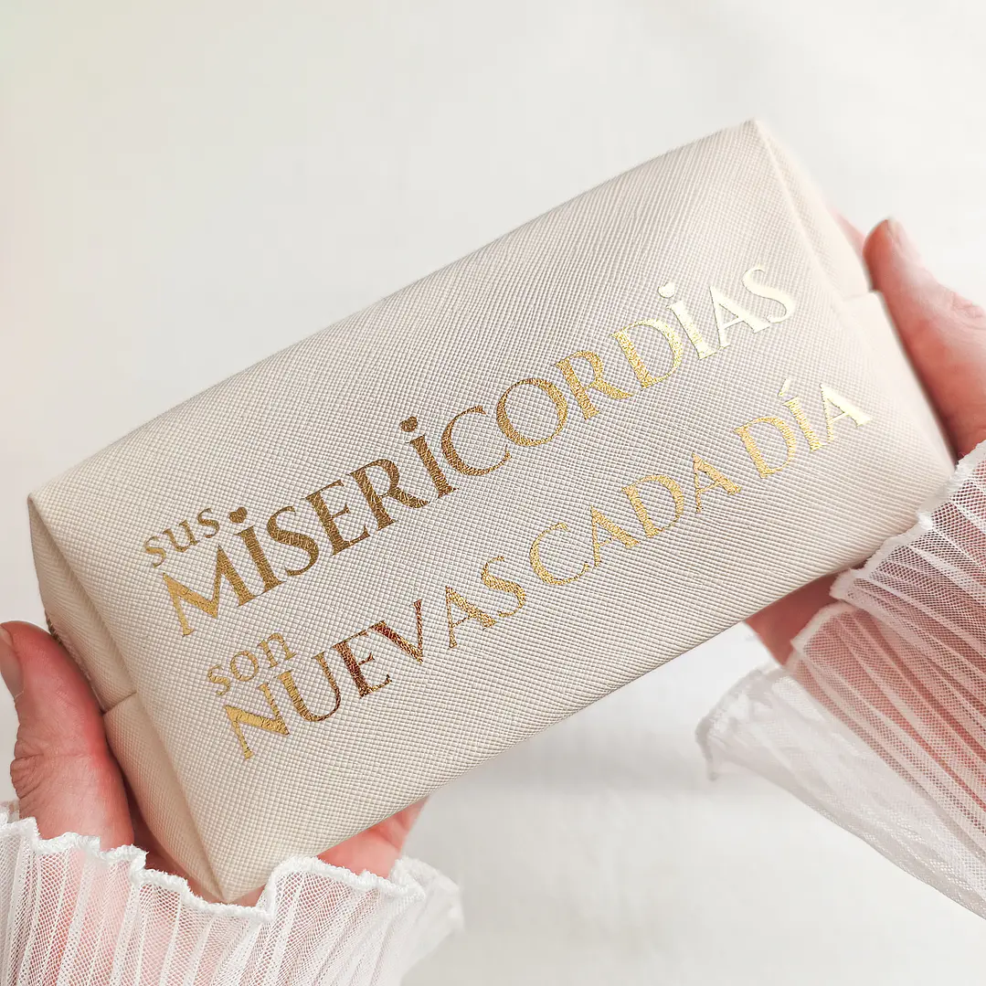 Estuche Neceser “Sus misericordias son nuevas cada día” 14