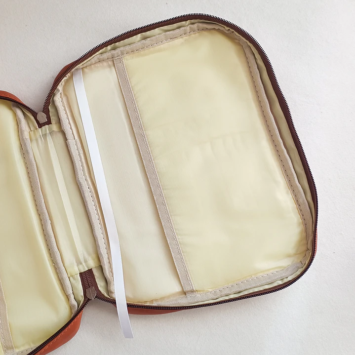 Porta Biblia de Cuerina 14