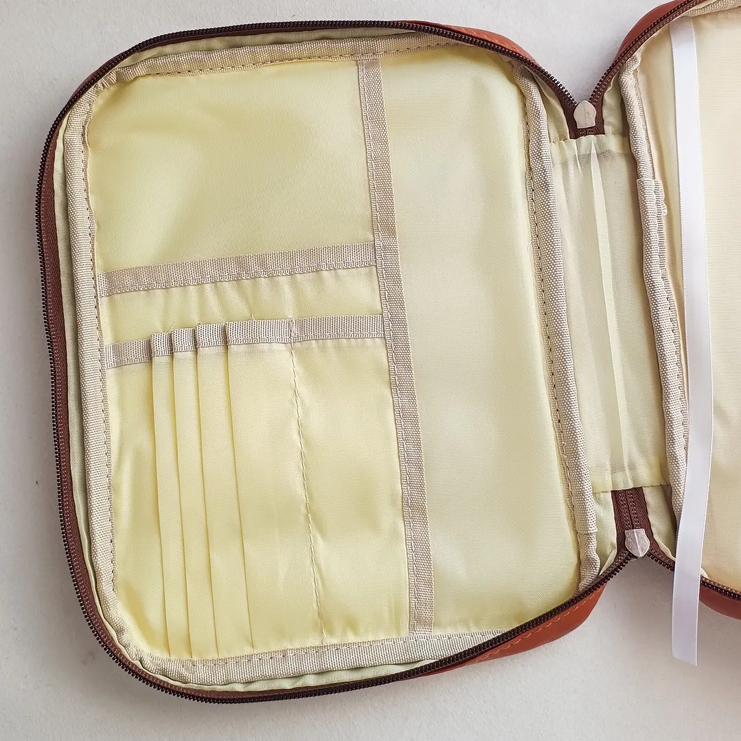 Porta Biblia de Cuerina 15