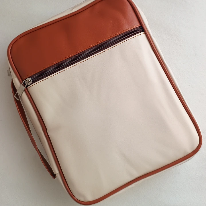 Porta Biblia de Cuerina 16