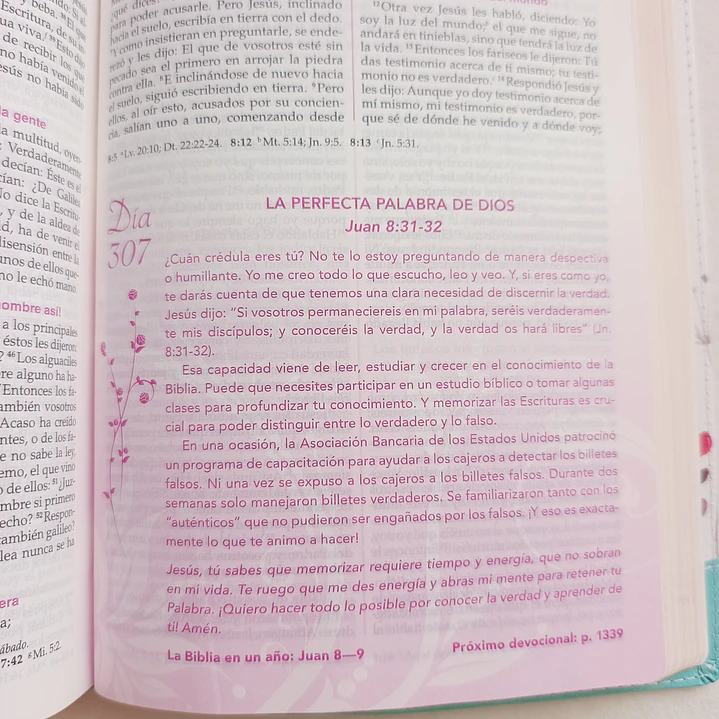 Biblia de la Mujer Conforme al Corazón de Dios – Reina Valera 1960, Tapa Imitación Piel blanca floral 7