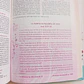 Biblia de la Mujer Conforme al Corazón de Dios – Reina Valera 1960, Tapa Imitación Piel blanca floral - Miniatura 7