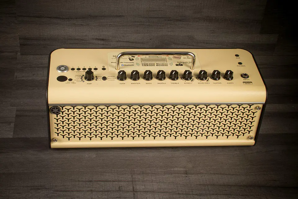 YAMAHA AMPLIFICADOR WIRELESS THR30 II 6