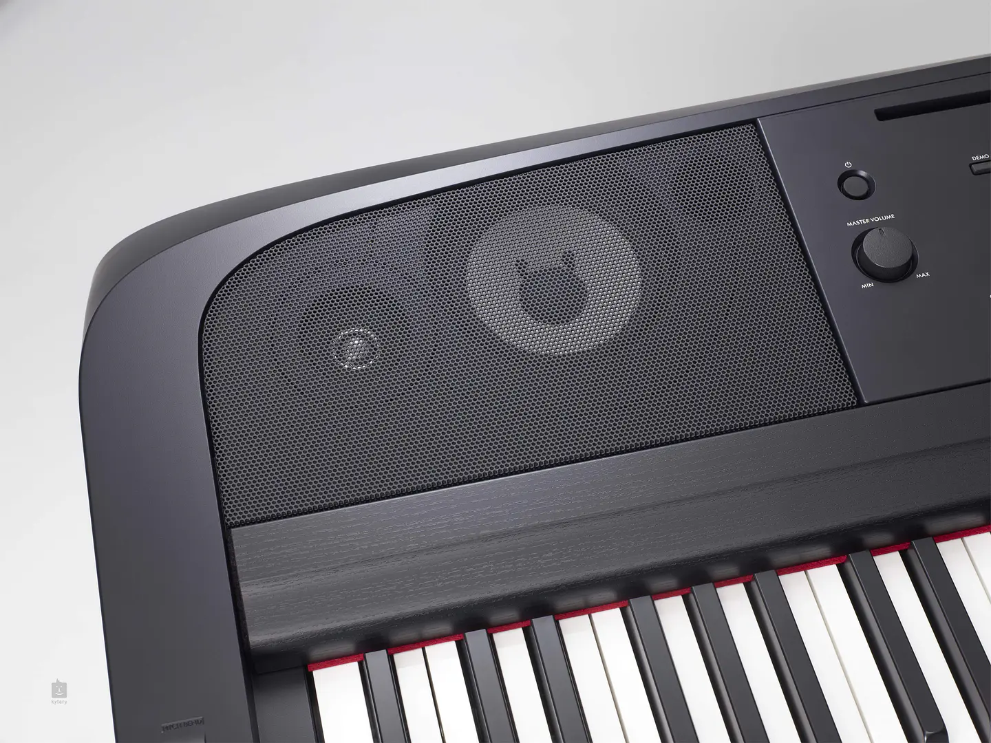 YAMAHA DGX670B PORTABLE DIGITAL PIANO  5
