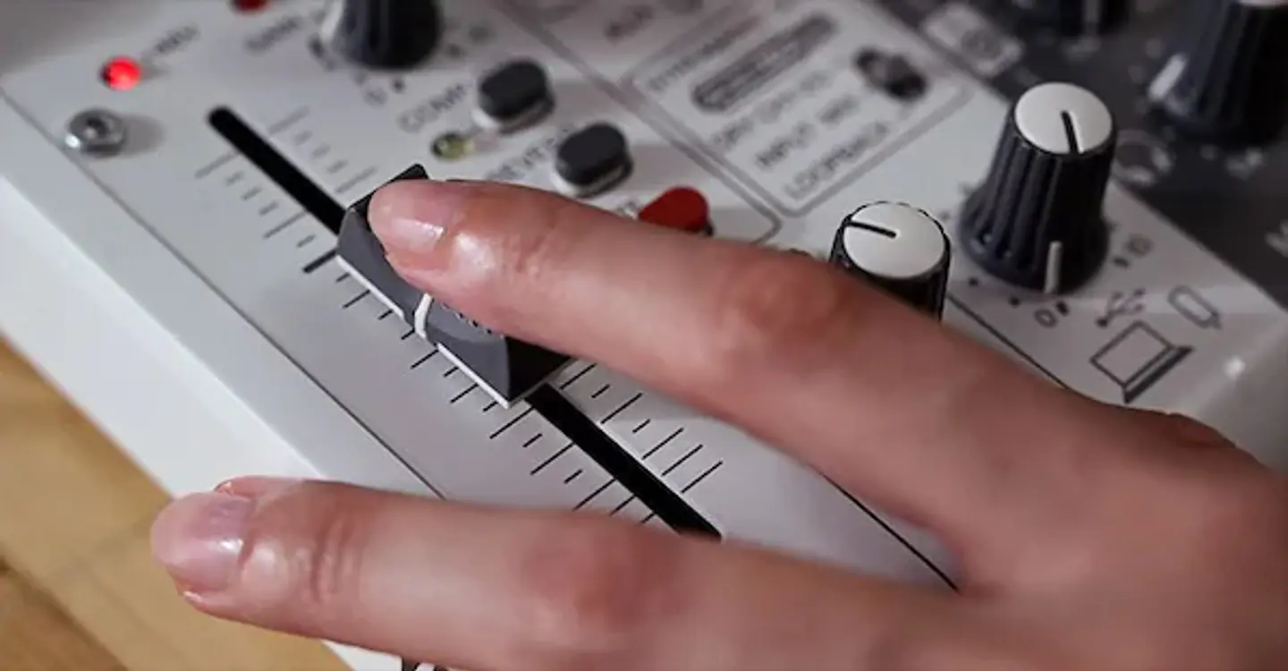 YAMAHA LIVE STREAMING MIXER AG03MK2 WHITE 4