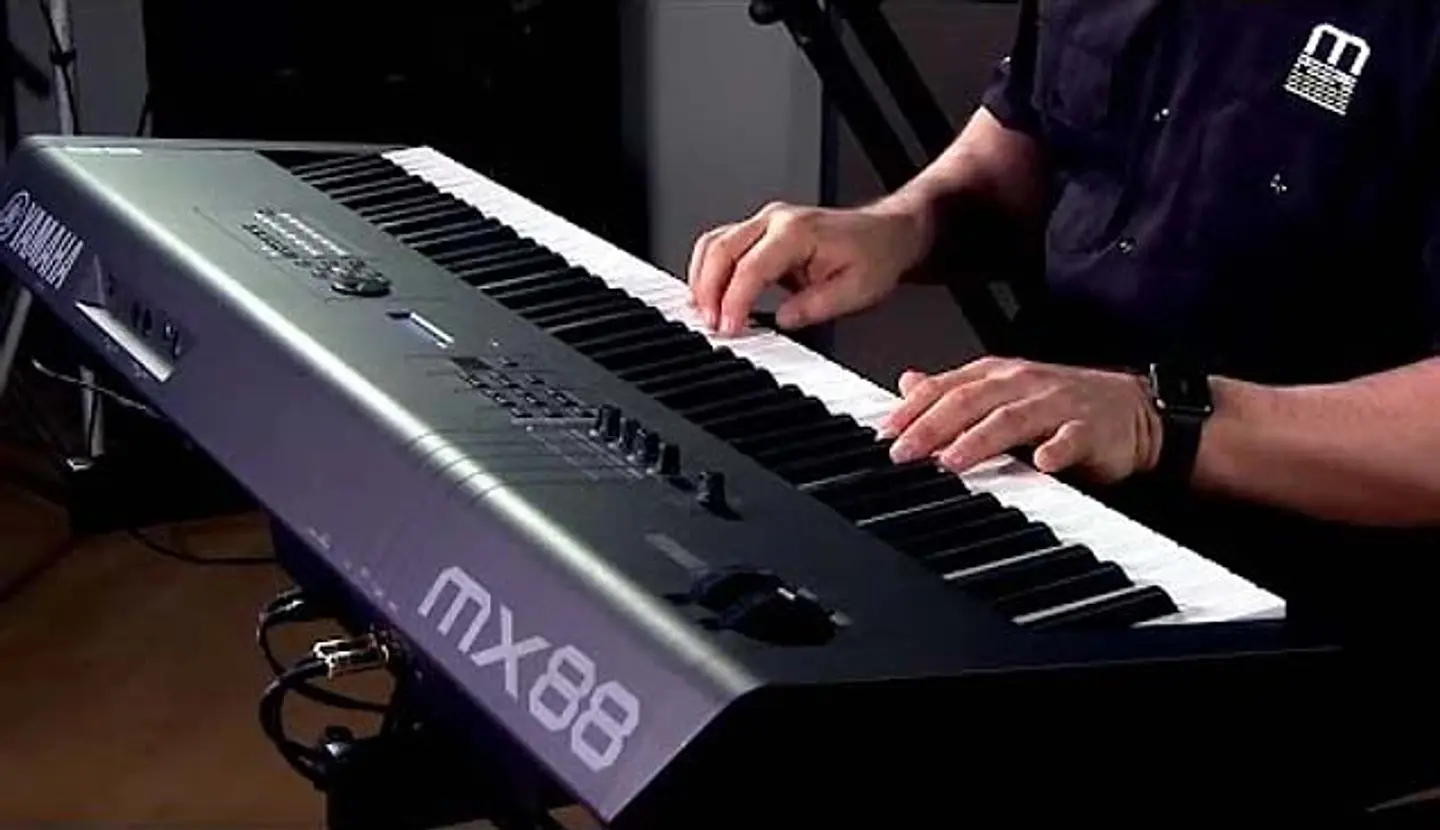 YAMAHA MX88 SINTETIZADOR 88 TECLAS 6