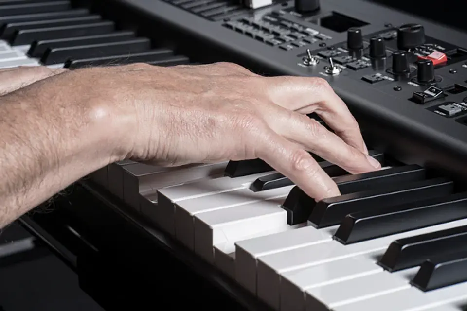 YAMAHA YC73 STAGE KEYBOARD 73 TECLAS 11