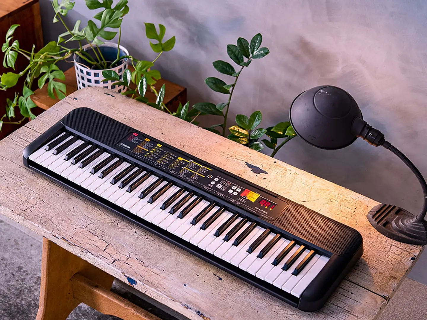 YAMAHA PSRF52 61-KEY PORTABLE KEYBOARD 4