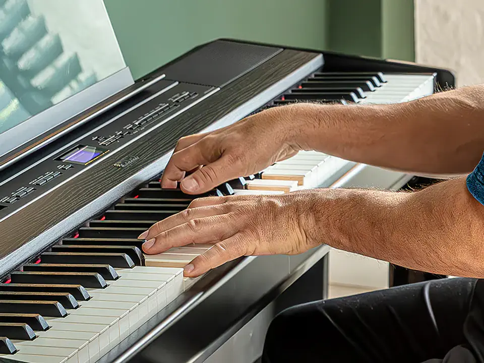 YAMAHA P525B BLACK PIANO DIGITAL  5