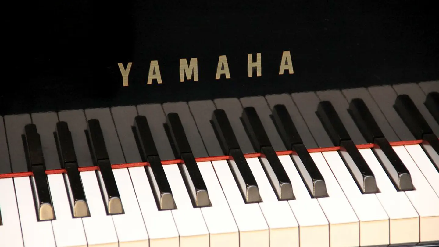 YAMAHA GB1K PE GRAND PIANO PIANO DE COLA 4