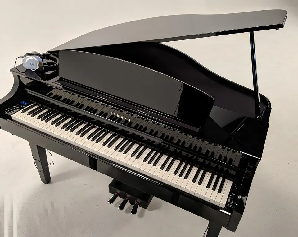YAMAHA CLAVINOVA CLP865GP PE GRAND PIANO 7