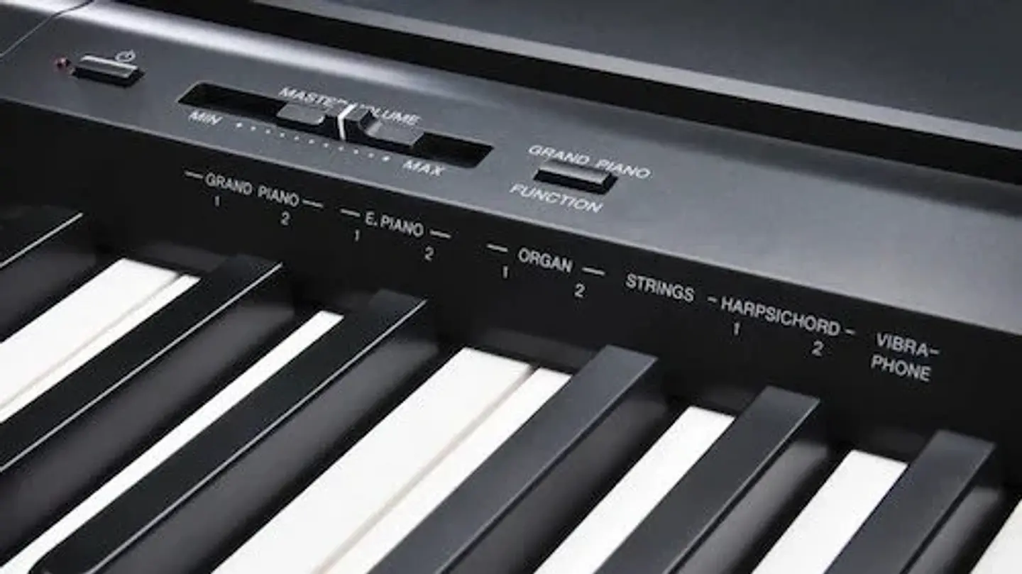 YAMAHA P45B BLACK PIANO DIGITAL  4