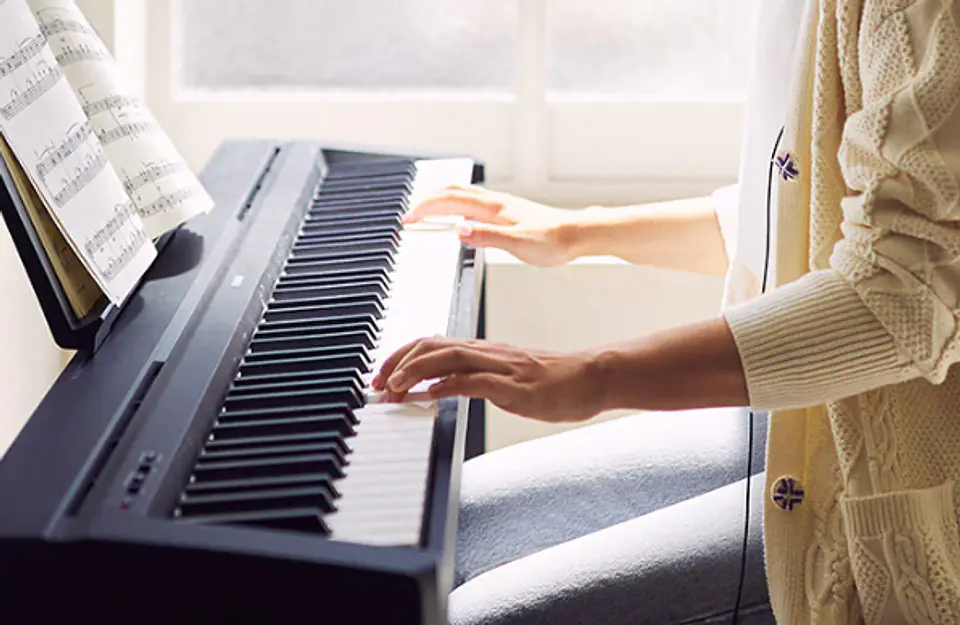 YAMAHA P45B BLACK PIANO DIGITAL  2