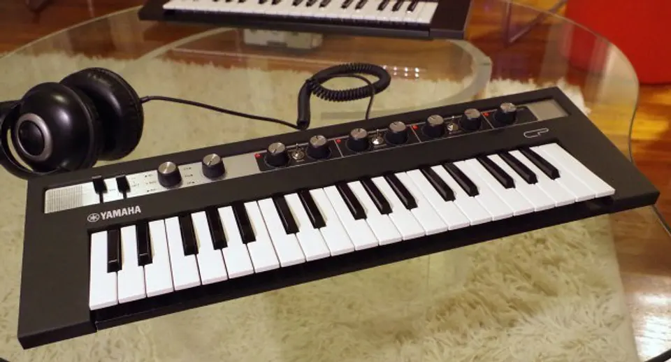 YAMAHA REFACE CP SINTETIZADOR 7