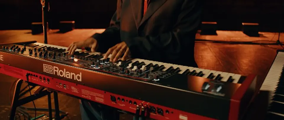 ROLAND V-STAGE 88 STAGE PIANO 88 TECLAS 4