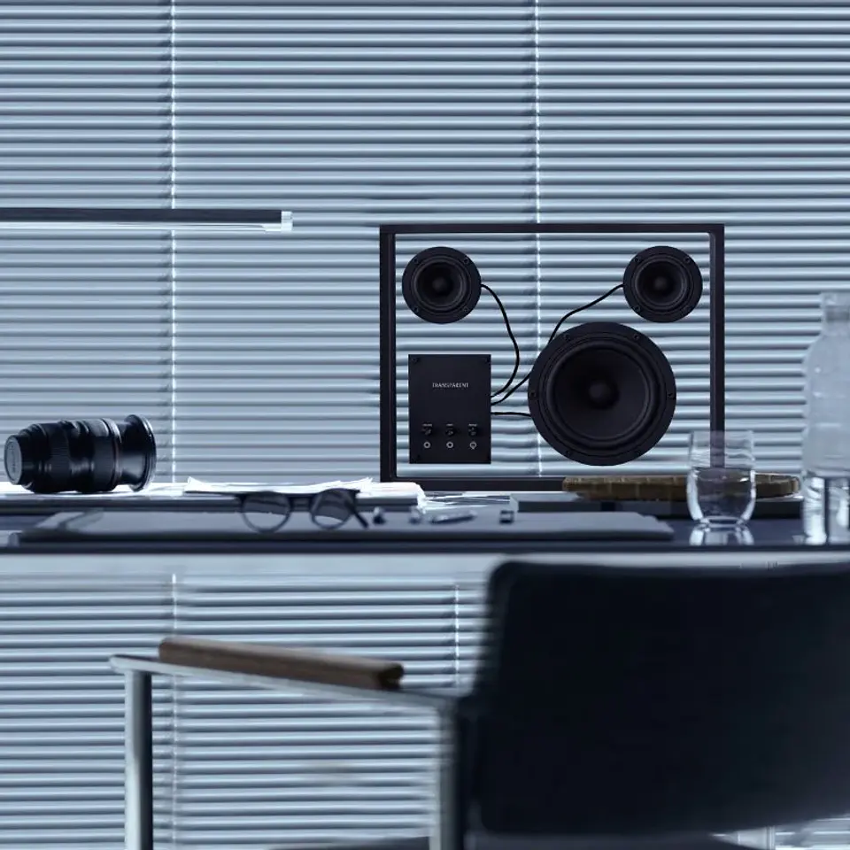 TRANSPARENT BLACK SPEAKER PARLANTE BLUETOOTH 9