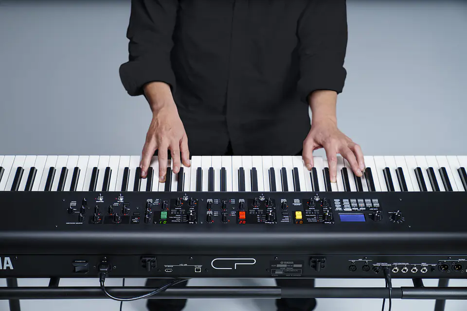 YAMAHA CP73 DIGITAL STAGE PIANO 2