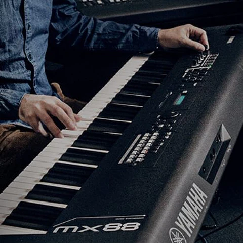 YAMAHA MX88 SINTETIZADOR 88 TECLAS