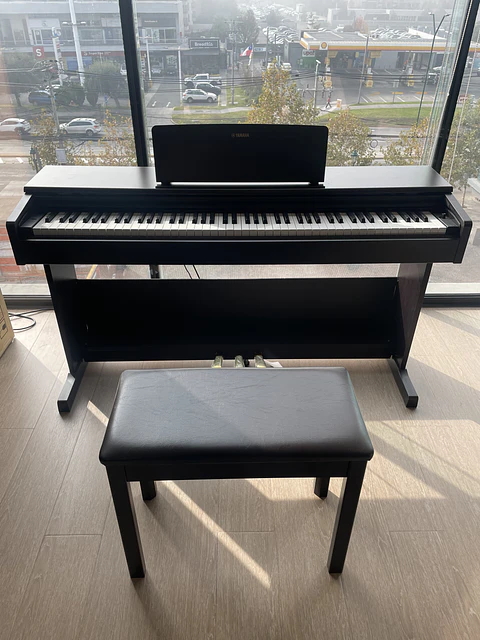 YAMAHA ARIUS YDP105R PIANO DIGITAL ROSEWOOD - PRODUCTO DEMO SALES