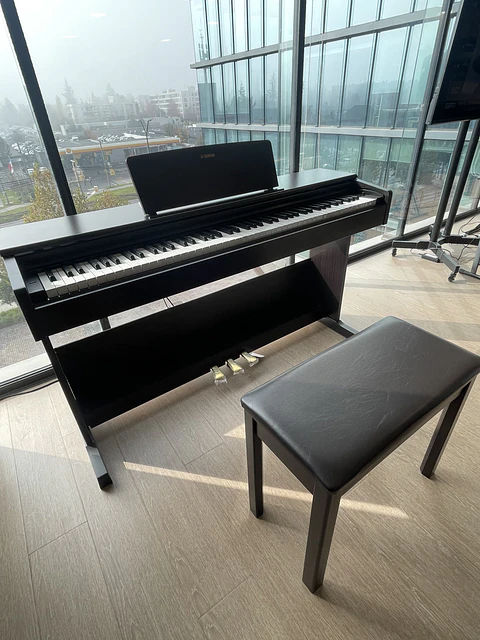 YAMAHA ARIUS YDP105R PIANO DIGITAL ROSEWOOD - PRODUCTO DEMO SALES