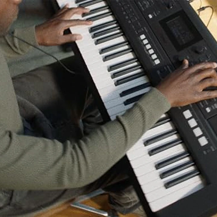 YAMAHA PSRE483 TECLADO PORTATIL 6
