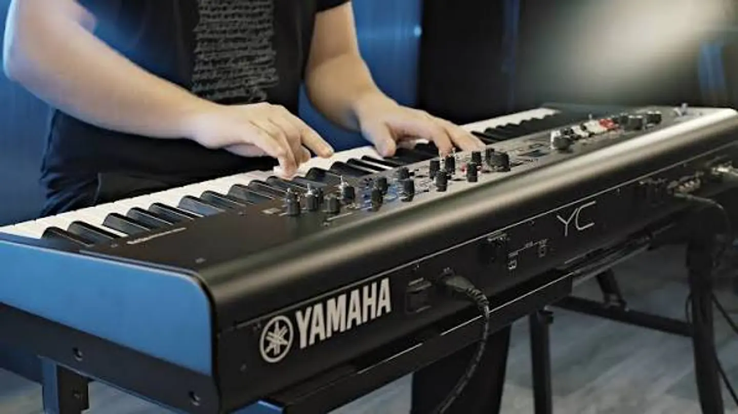 YAMAHA YC73 STAGE KEYBOARD 73 TECLAS 12
