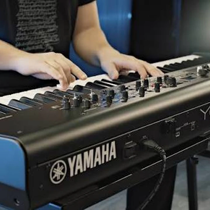 YAMAHA YC73 STAGE KEYBOARD 73 TECLAS 12