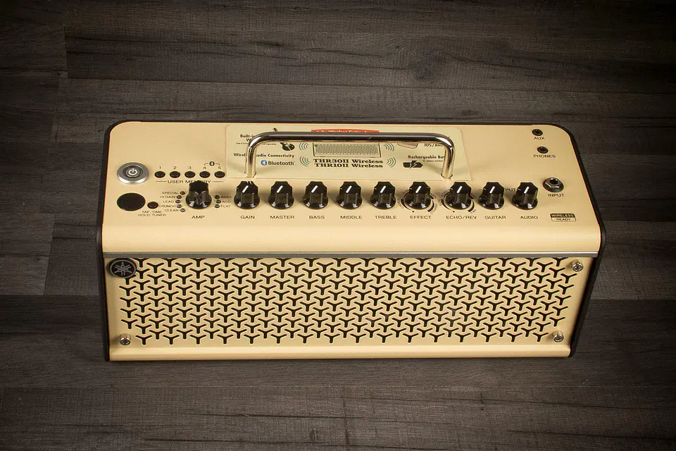 YAMAHA AMPLIFICADOR WIRELESS THR10 II  6