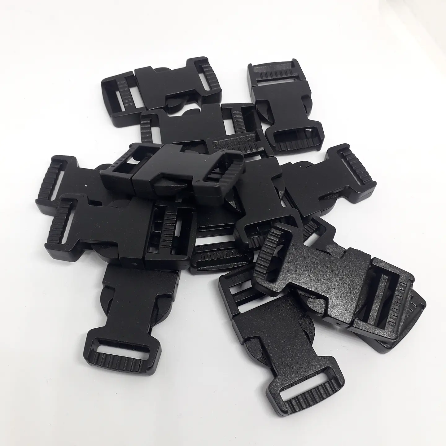 Clip de Mochila 2.5 cms - Paquete de 100 unidades 1