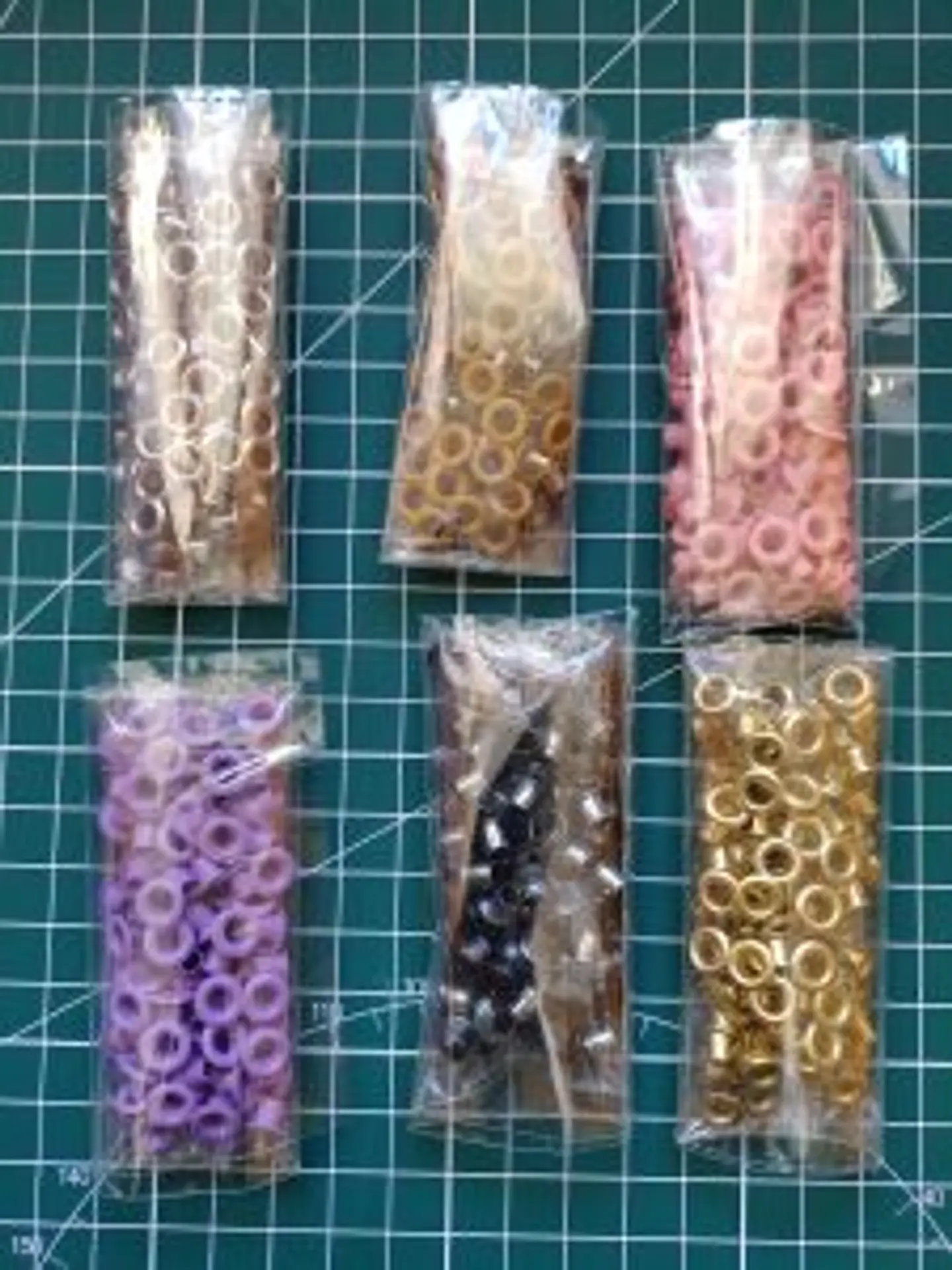 Ojetillos/Eyelets Metálicos 4mm Colores 4