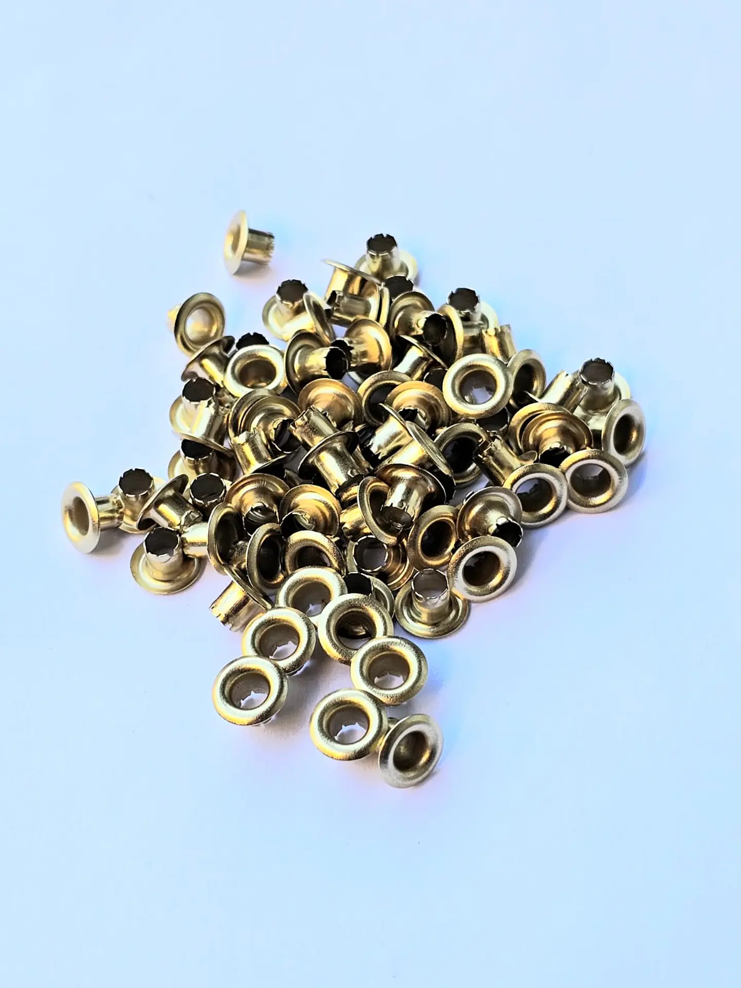 Ojetillos/Eyelets Metálicos 4mm Colores 7