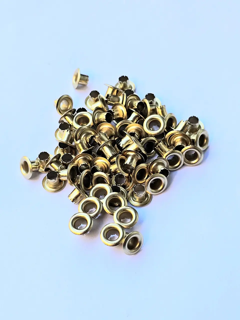 Ojetillos/Eyelets Metálicos 4mm Colores 7