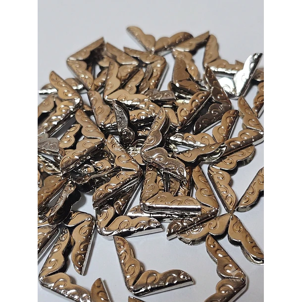 Esquineros Metálicos 1,5 cm. 2