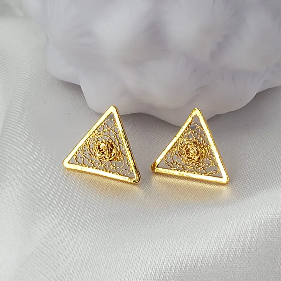 TOPO TRIANGULO TEJIDO BAÑO DE ORO  1