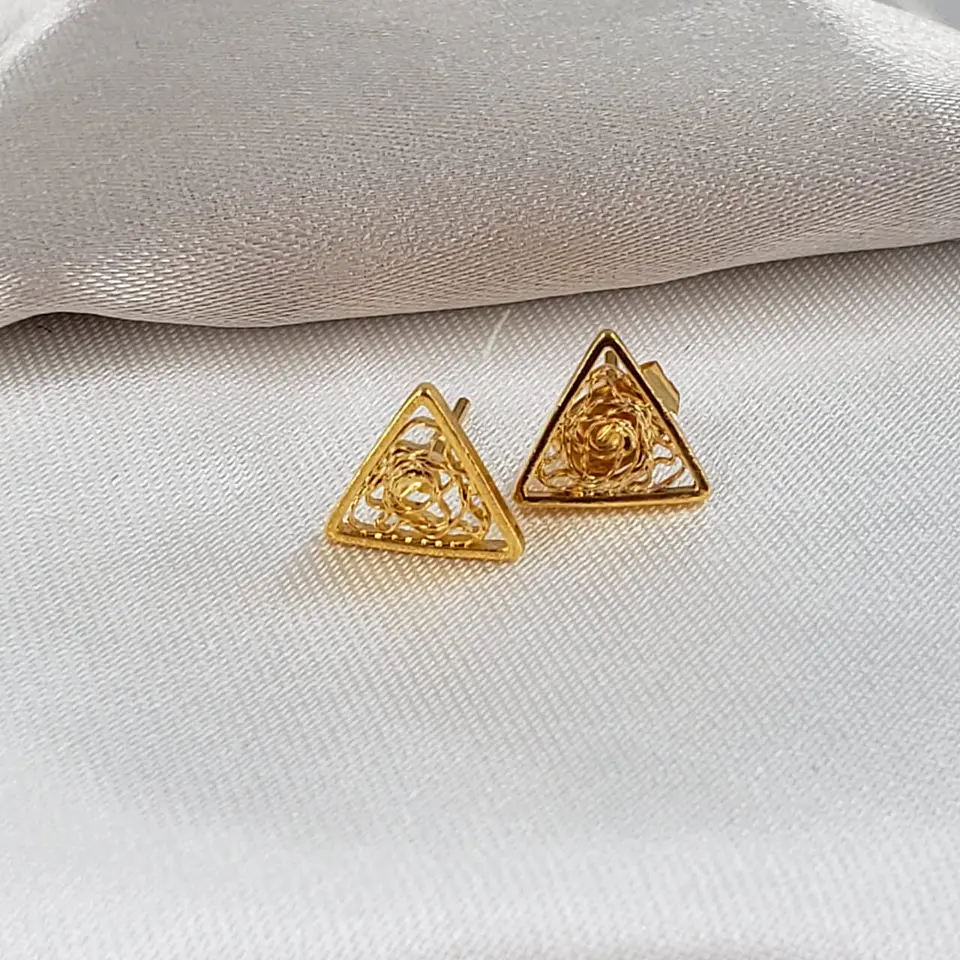 TOPO TRIANGULO PEQUEÑO TEJIDO BAÑO DE ORO  1