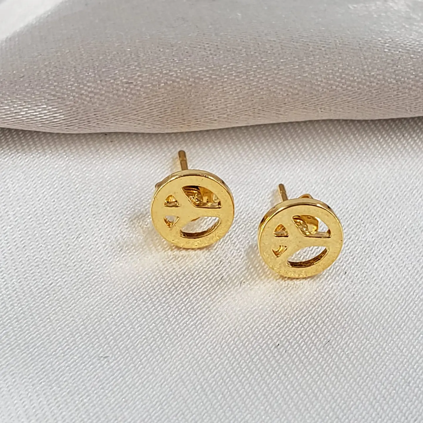 TOPO SIMBOLO DE LA PAZ BAÑO DE ORO TZD0097 1