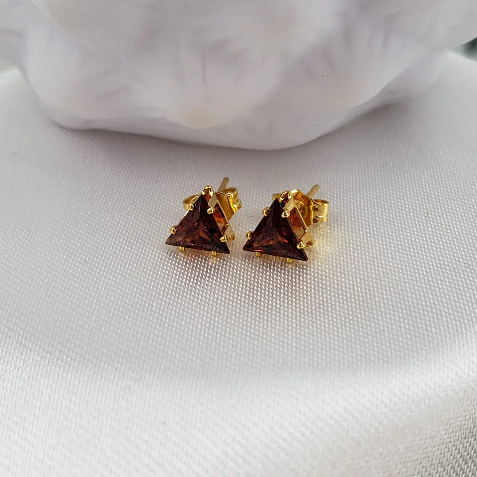TOPO TRIANGULO ZIRCON BAÑO DE ORO AT0246 3