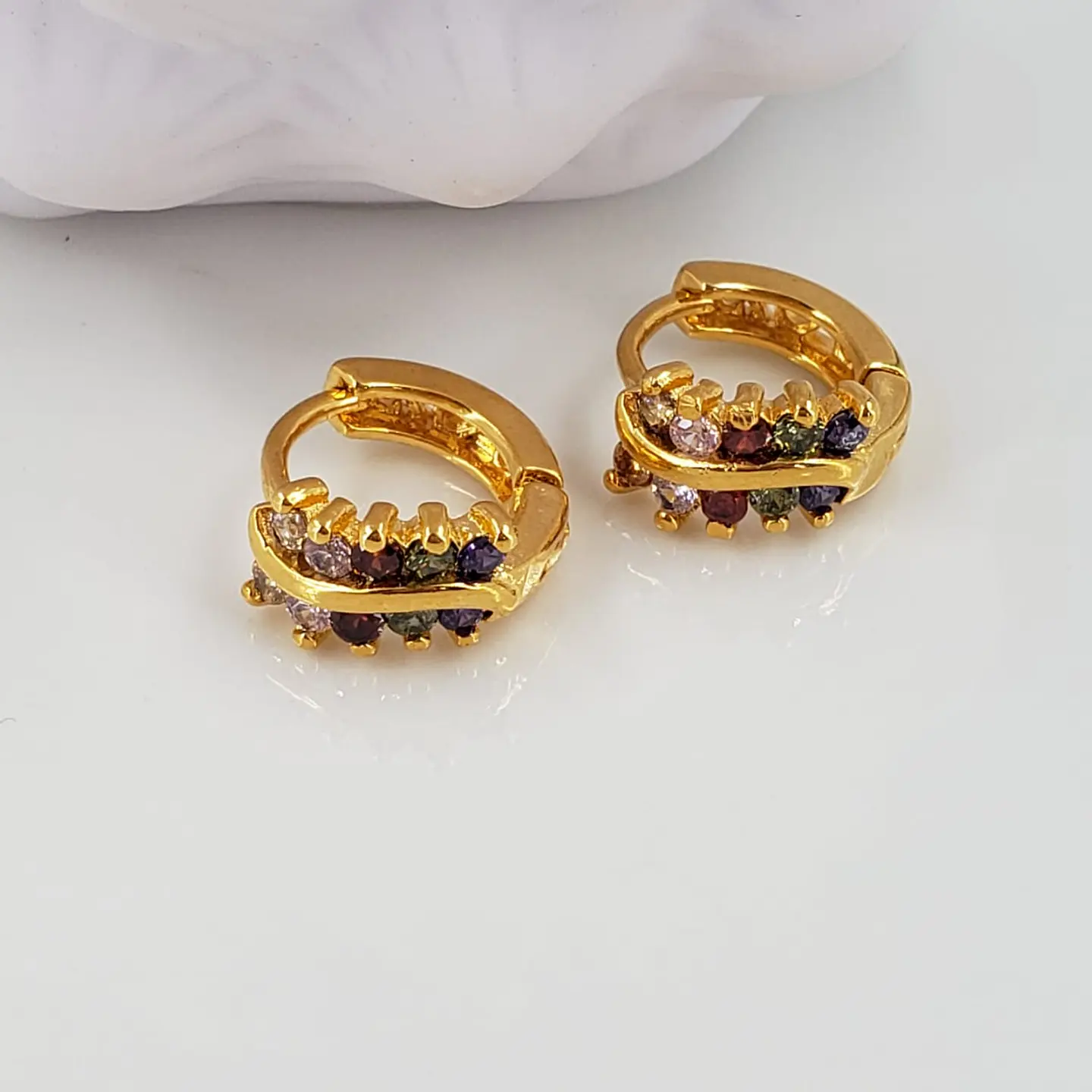  HUGGIE  MICROZIRCON  BAÑO DE ORO 1