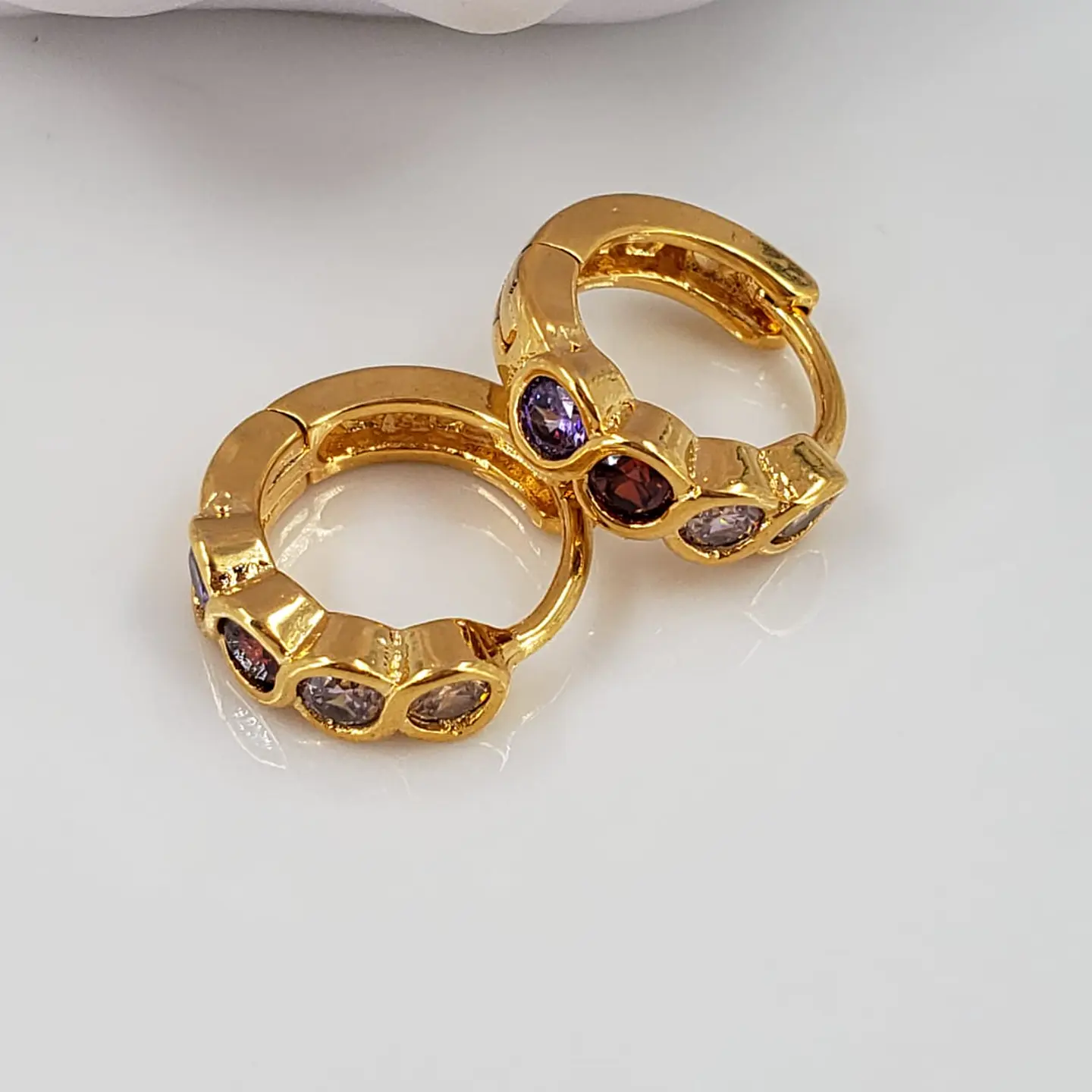  HUGGIE  MICROZIRCON  BAÑO DE ORO 1