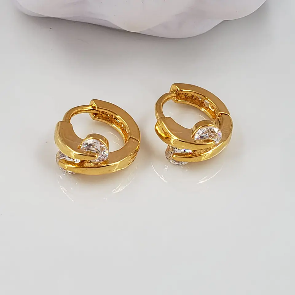  HUGGIE  MICROZIRCON BAÑO DE ORO  1