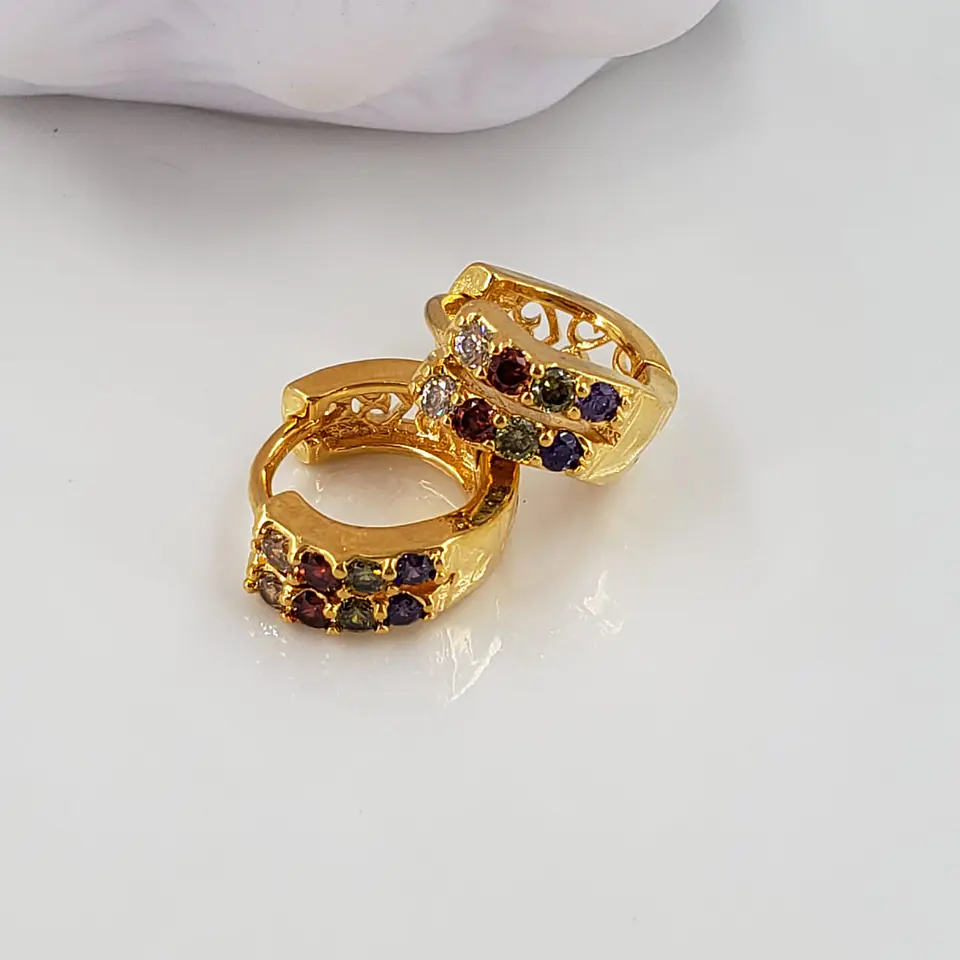  HUGGIE  MICROZIRCON BAÑO DE ORO  1