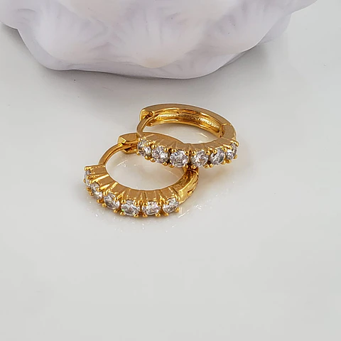  HUGGIE  MICROZIRCON BAÑO DE ORO 