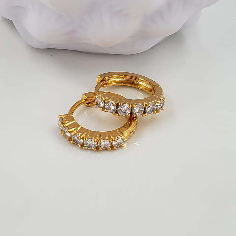  HUGGIE  MICROZIRCON BAÑO DE ORO  1
