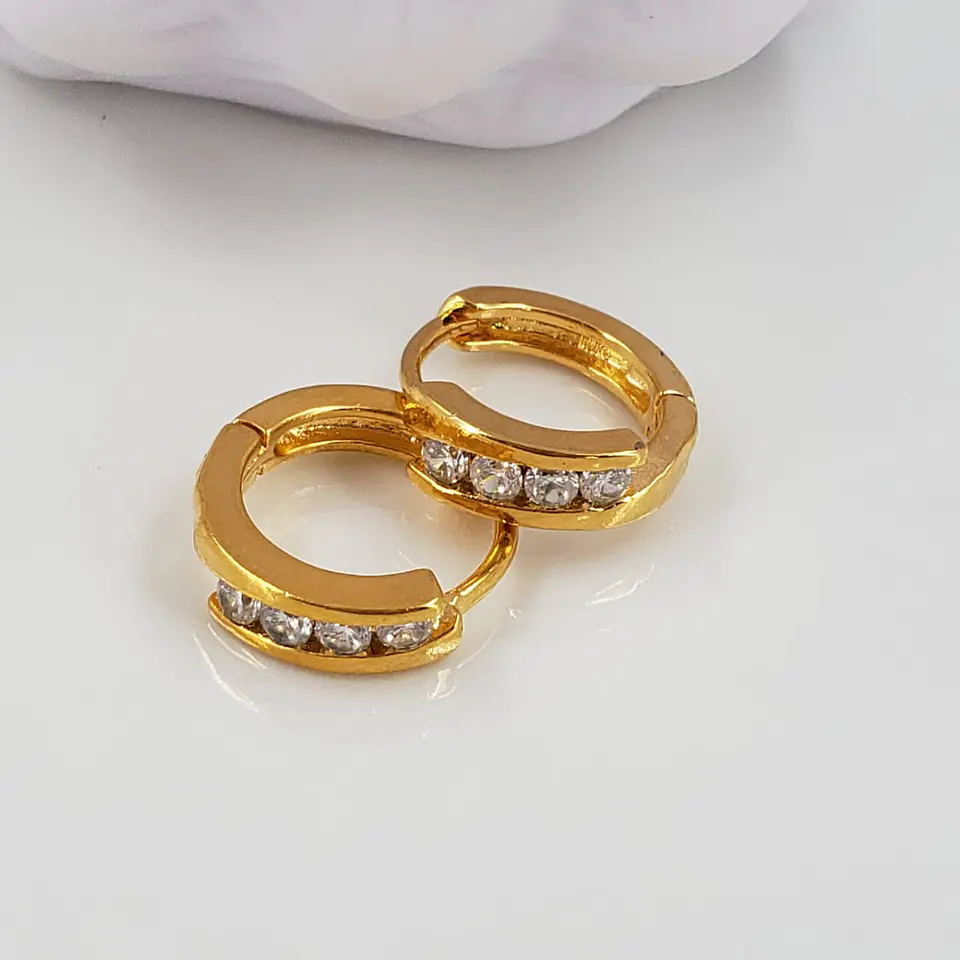  HUGGIE  MICROZIRCON BAÑO DE ORO  1
