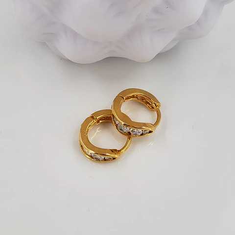 HUGGIE  MICROZIRCON BAÑO DE ORO