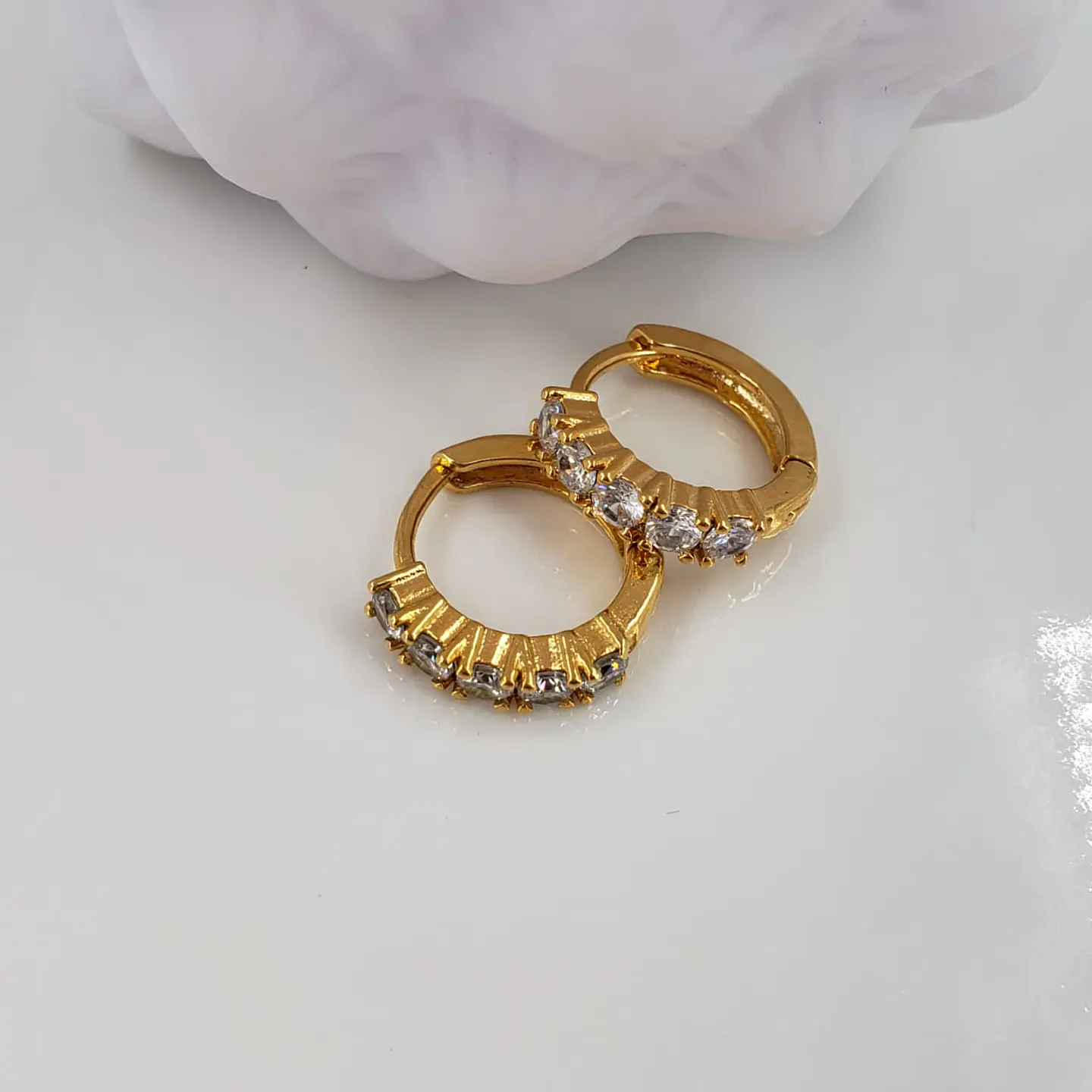  HUGGIE  MICROZIRCON BAÑO DE ORO 1
