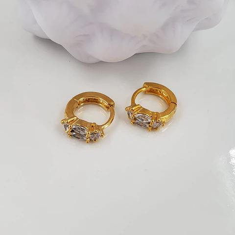  HUGGIE  MICROZIRCON BAÑO DE ORO